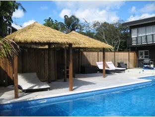 synreed-thatch-tropical-look